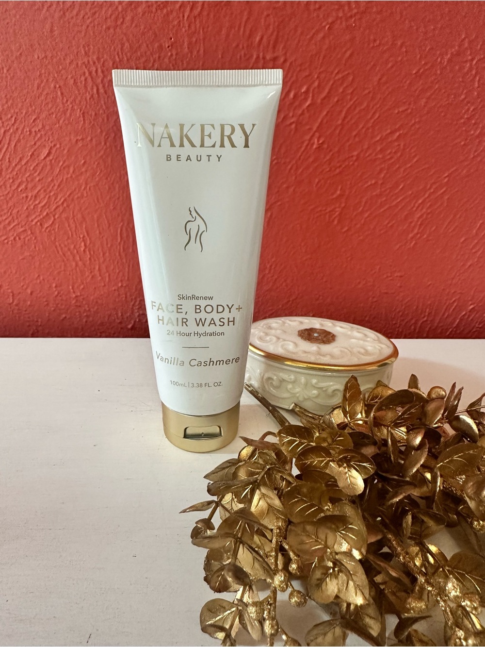 Nakery Beauty Vanilla Cashmere Face, Body + Hair Wash - White/Gold
